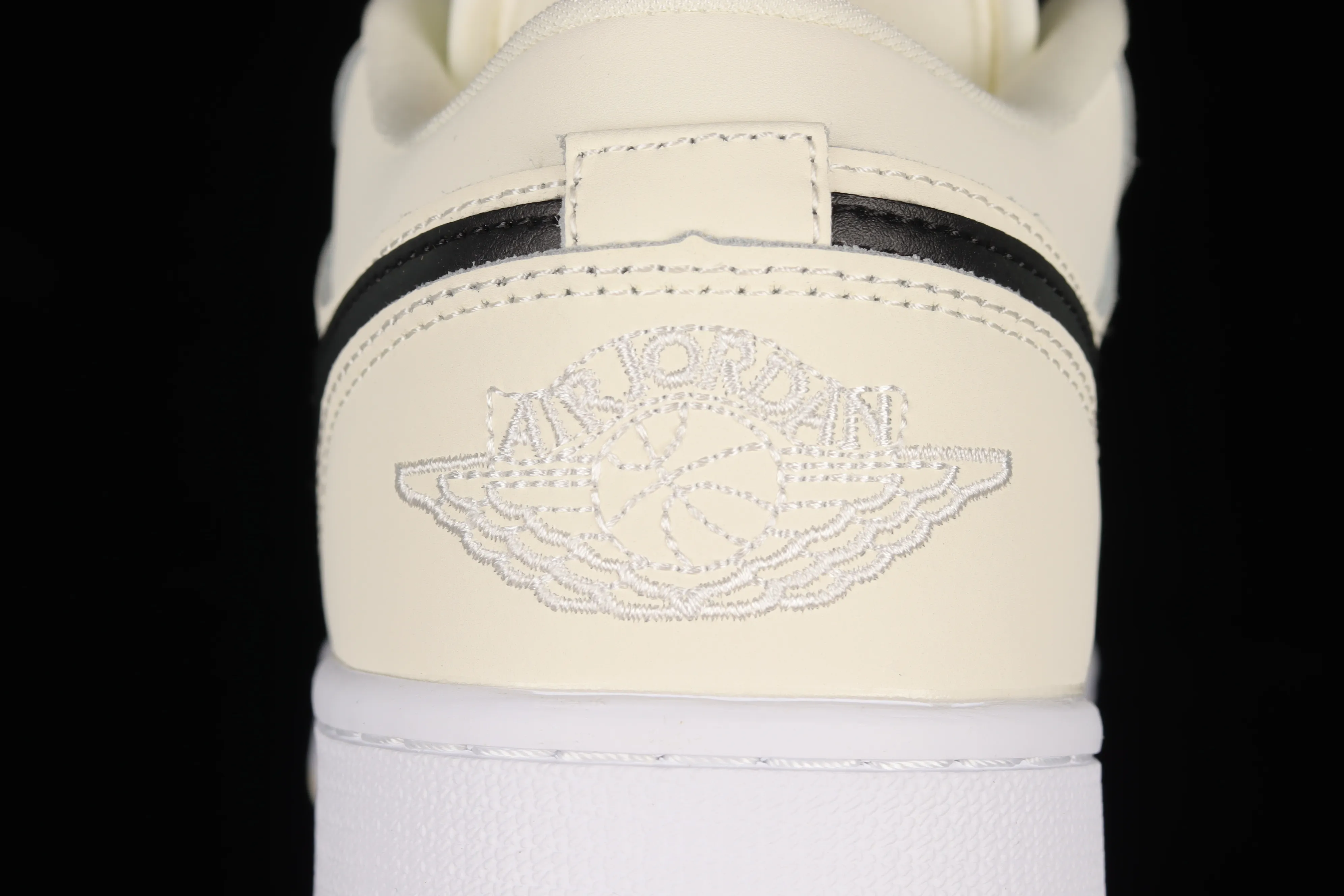 All categories Air Jordan Jordan series basketball shoes Air Jordan 1 Low Z version Air Jordan 1 Low AJ1 Joe 1 cream yellow low-top casual sneakers DC0774-121